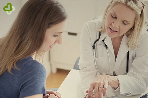 Девушка на приёме у врача